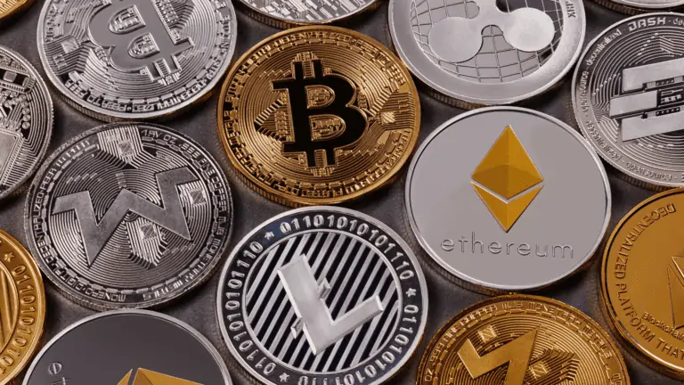10 different coins representing cryptocurrencies popular in 2022